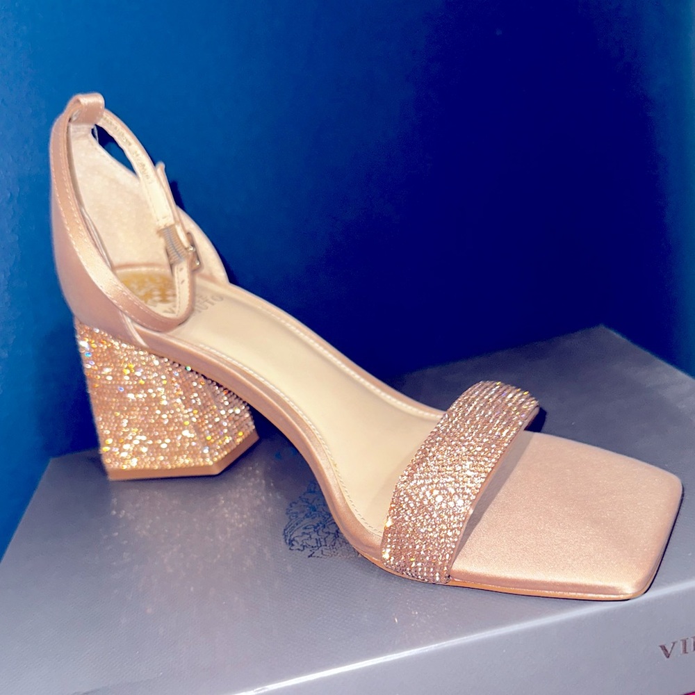 ❣️NEW❣️ Rose Gold Satin heel by Vince Camuto❣️